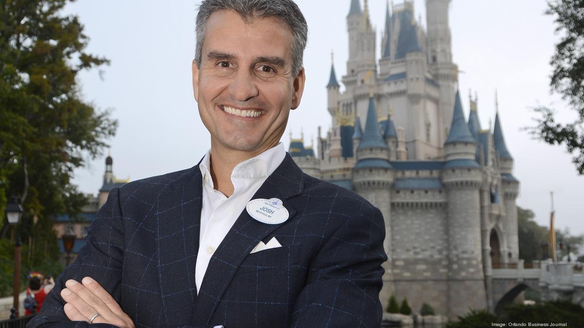 Một ứng cử viên đáng chú ý khác cho vị trí CEO của Disney là Josh D’Amaro, Chủ tịch Disney Parks and Experiences