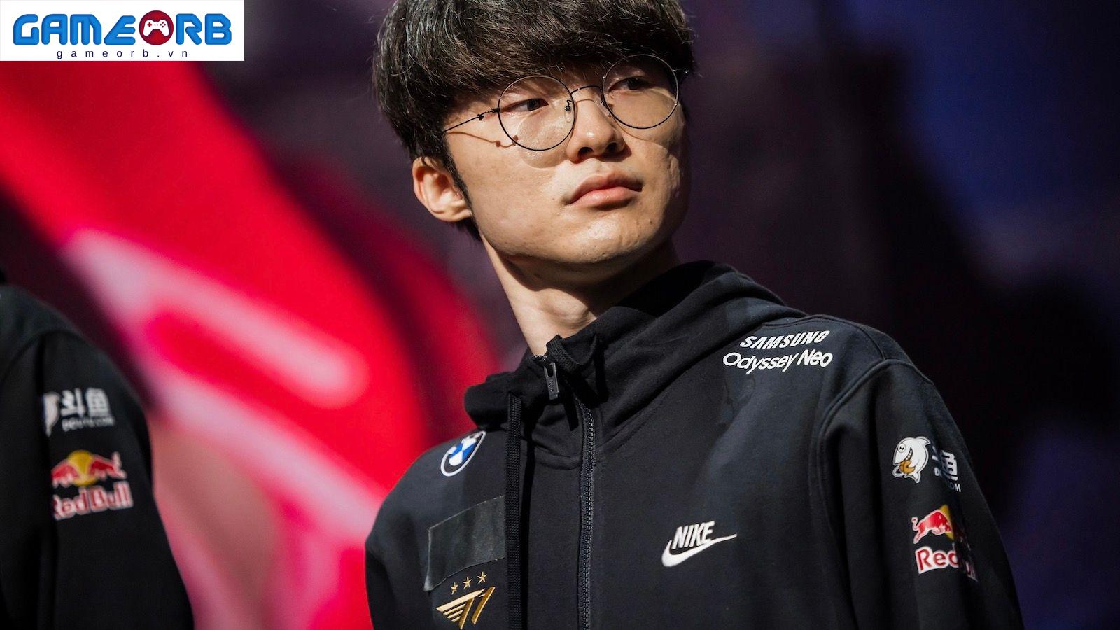 Faker debut đấu trường chuyên nghiệp vào năm 2013 tại SKT T1