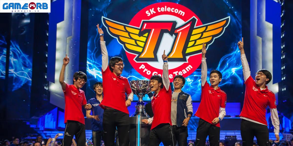 Tiền thân của T1 là CLB SKT Telecom T1, thuộc sở hữu riêng của SK Telecom