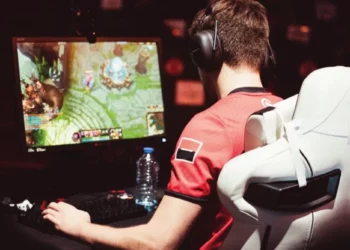 Lịch tập luyện khắc nghiệt của các tuyển thủ Esports được tiết lộ, lý giải những áp lực mà Faker và nhiều tuyển thủ khác phải đối mặt trong sự nghiệp thi đấu chuyên nghiệp.